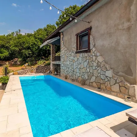 Apartman Cozy In With House Sea View
