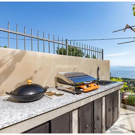 Cozy In With House Sea View Apartment