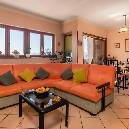 Cozy In With House Sea View