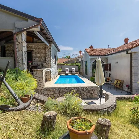Apartamento Beautiful In Glavani