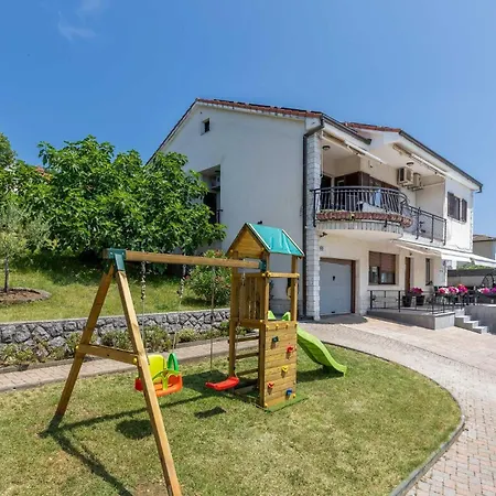 Apartamento Beautiful In Glavani