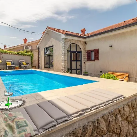 Apartment Cozy In With House Sea View Glavani