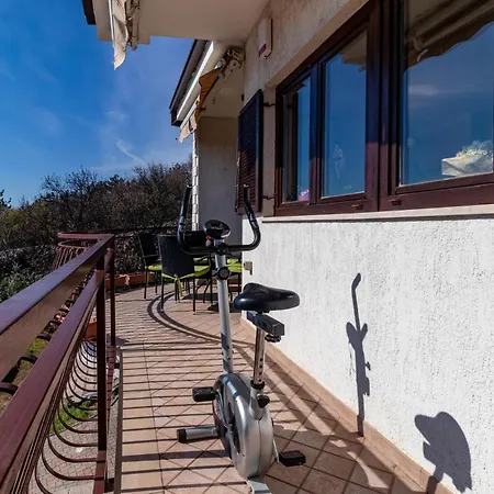 Cozy In With House Sea View Apartment
