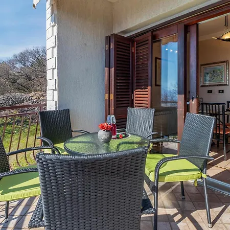 Cozy In With House Sea View Apartment